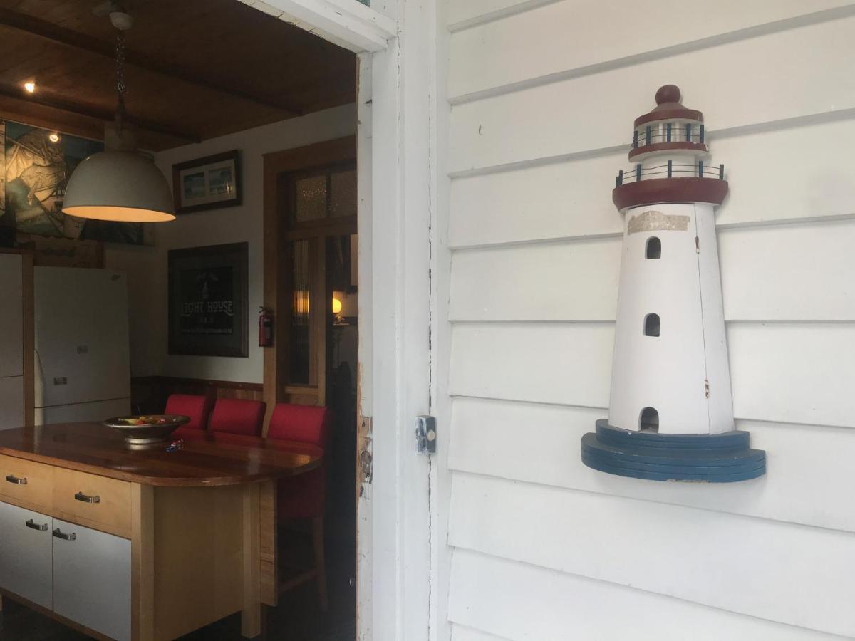 Bluff Hill Lighthouse B&B Нейпир Экстерьер фото
